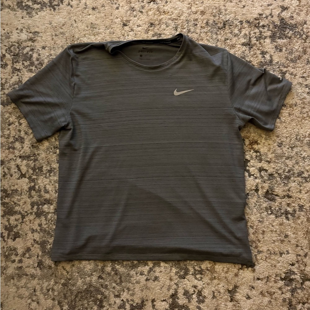 Nike Gray Short Sleeve T-Shirt